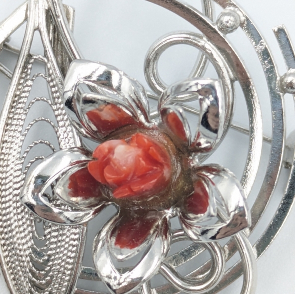 Vintage carved red coral and silver tone metal work brooch pin - Picture 3 of 6